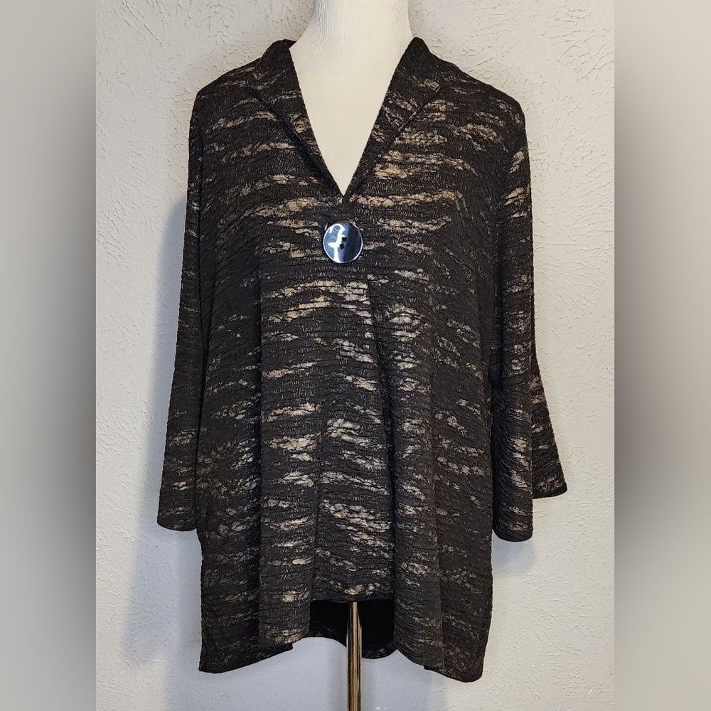 Yushi Asymmetrical Black 3/4 Sleeve Cardigan. Size XL.